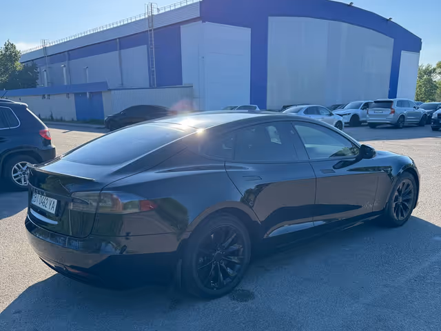 Tesla Model S - фото 5