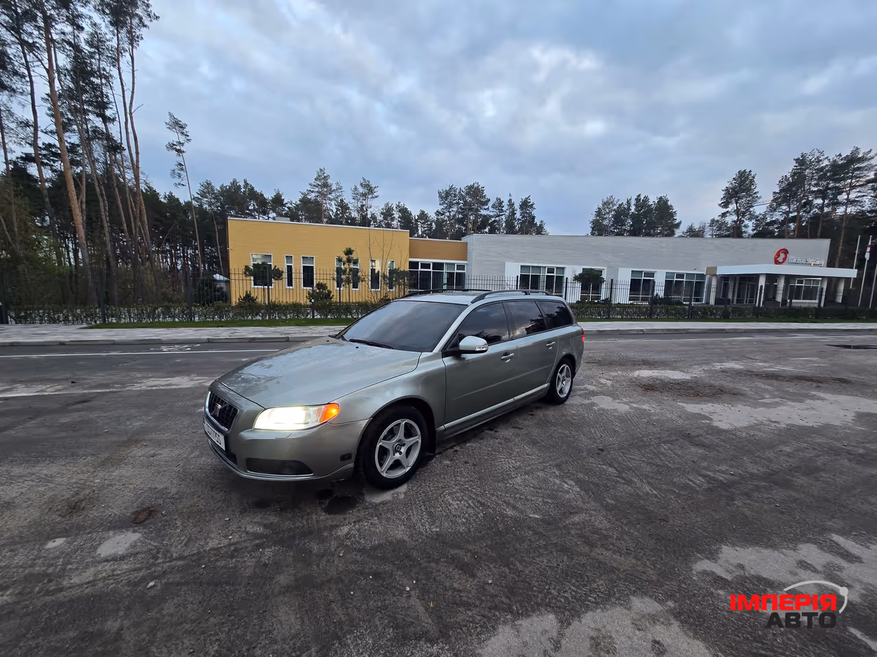 Volvo V70 - фото 1