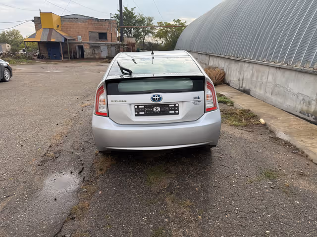 Toyota Prius - фото 2