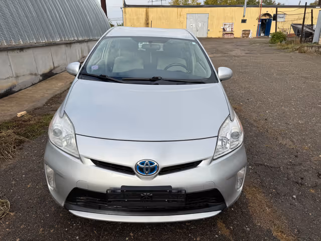 Toyota Prius - фото 1