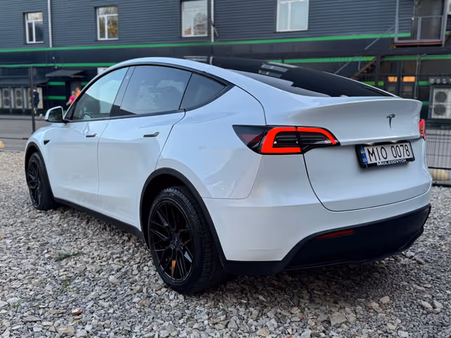 Tesla Model Y - фото 3