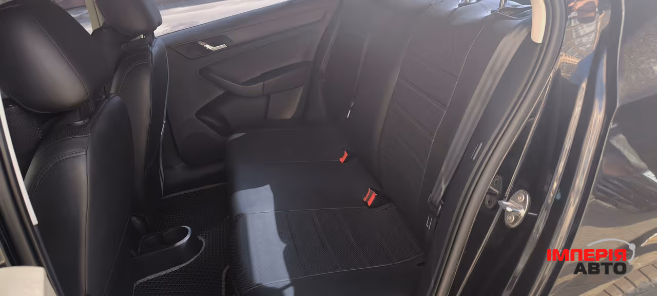 Skoda Rapid - фото 18