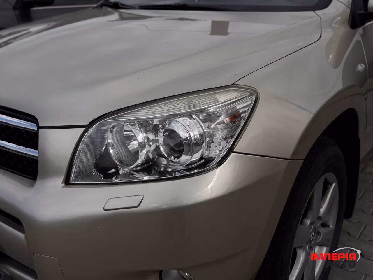 Toyota RAV4 - фото 3