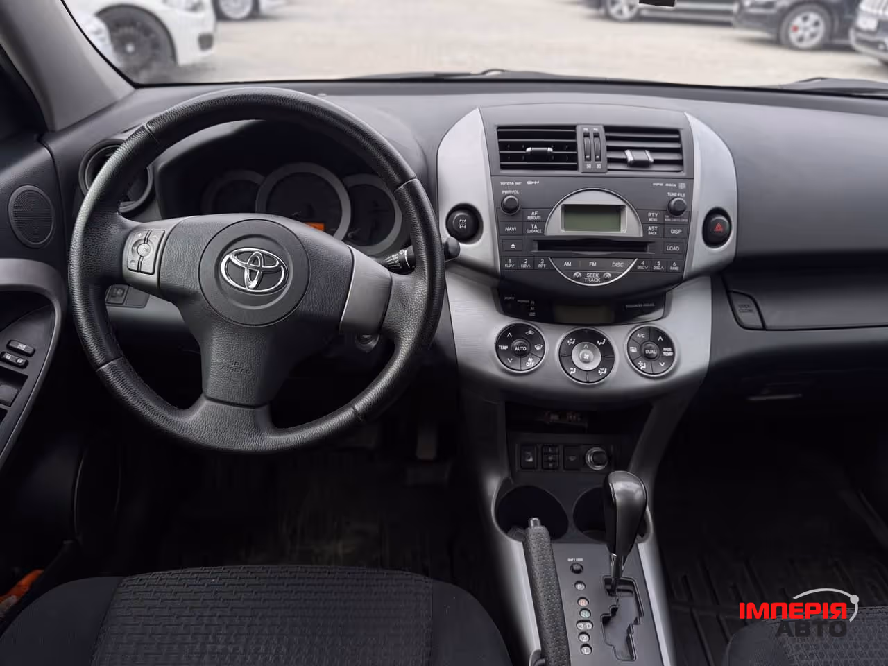 Toyota RAV4 - фото 7