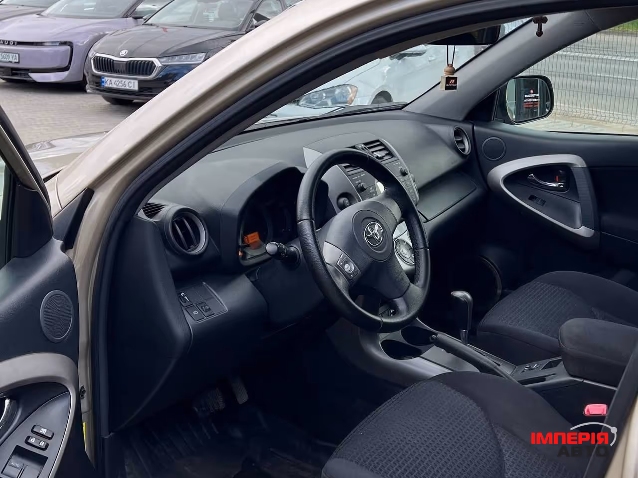 Toyota RAV4 - фото 5