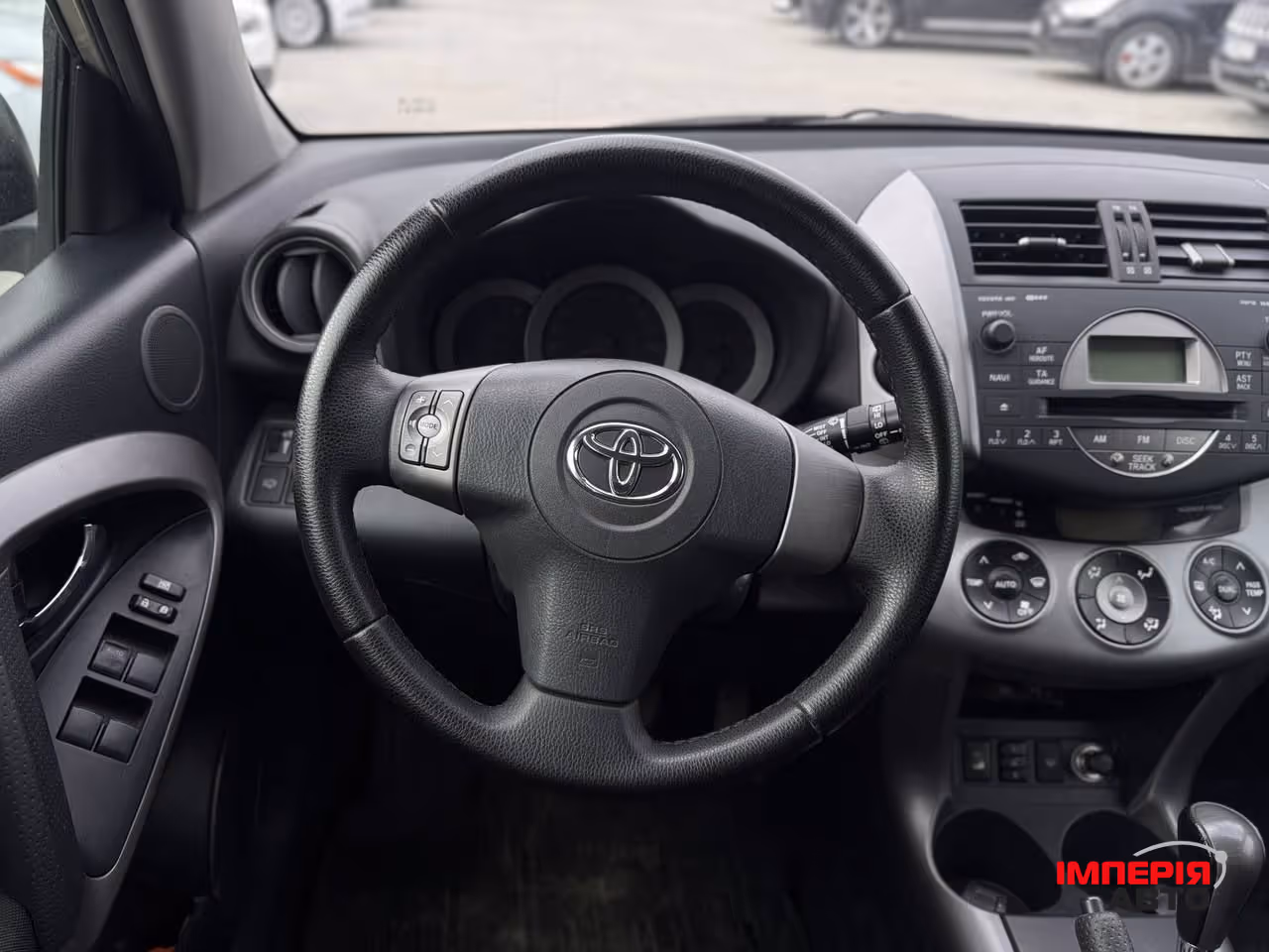 Toyota RAV4 - фото 8