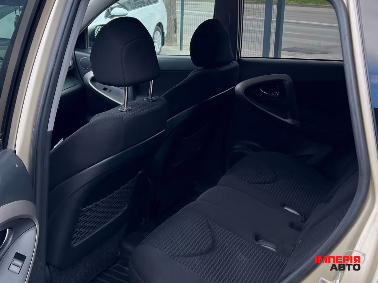 Toyota RAV4 - фото 11