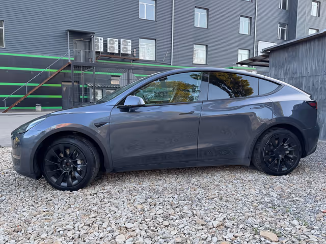 Tesla Model Y - фото 3