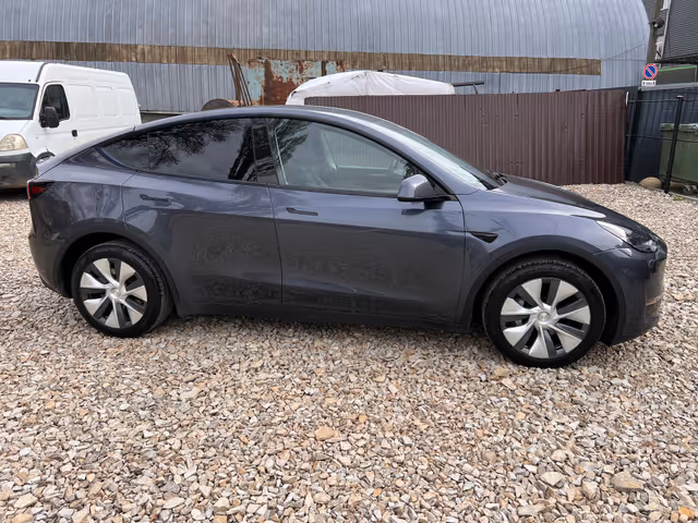 Tesla Model Y - фото 3