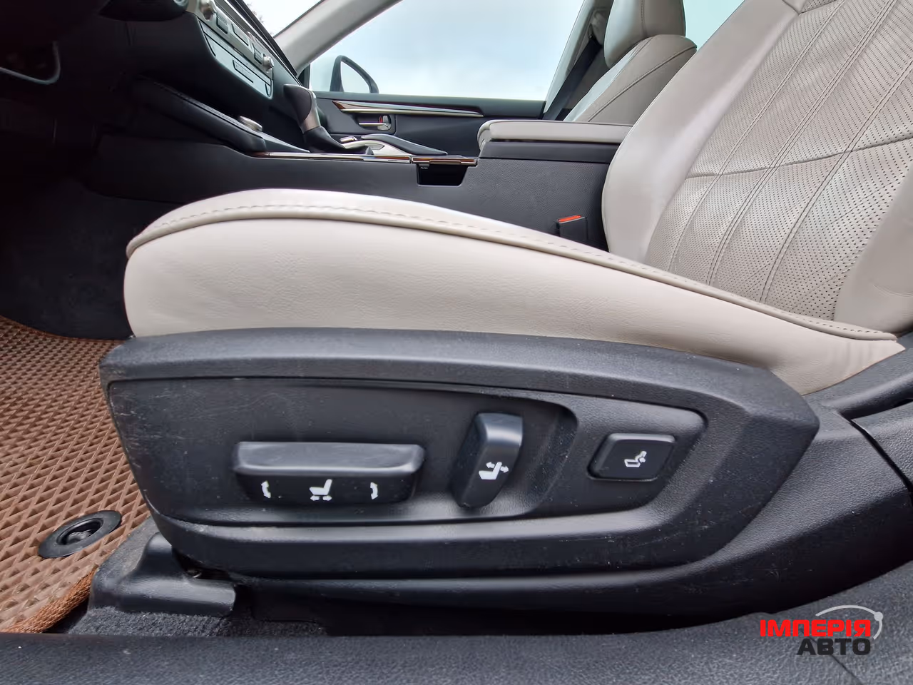 Lexus ES - фото 18