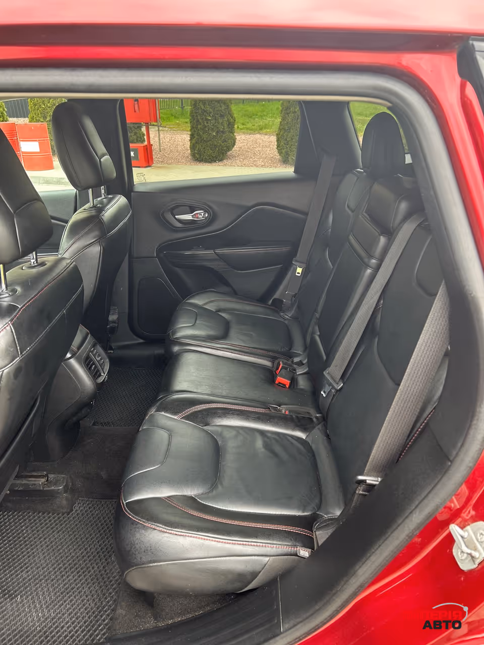 Jeep Cherokee - фото 16