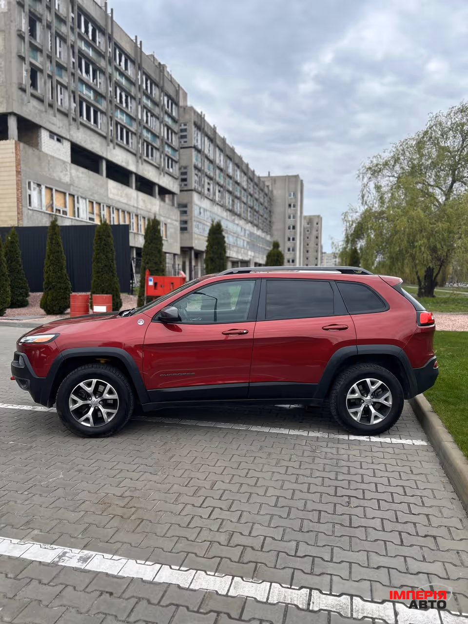 Jeep Cherokee - фото 4