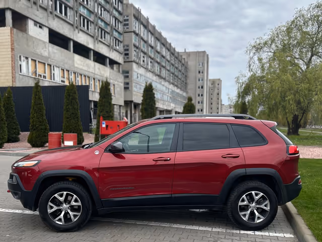 Jeep Cherokee - фото 4