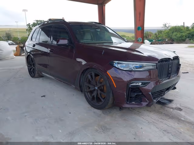 BMW X7 - фото 1