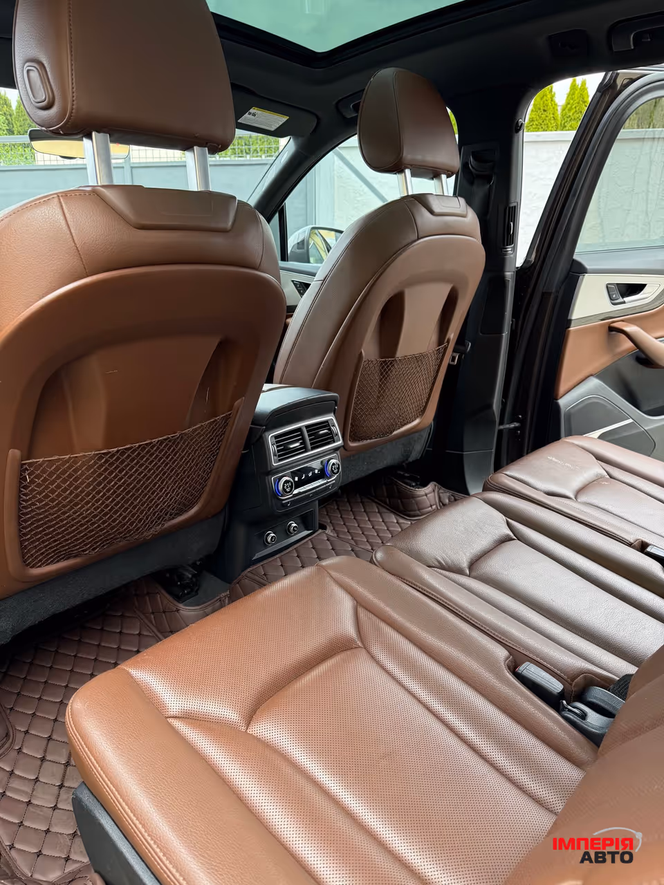 Audi Q7 - фото 11