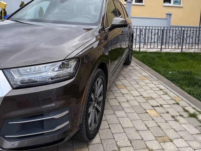 Audi Q7 - фото 3