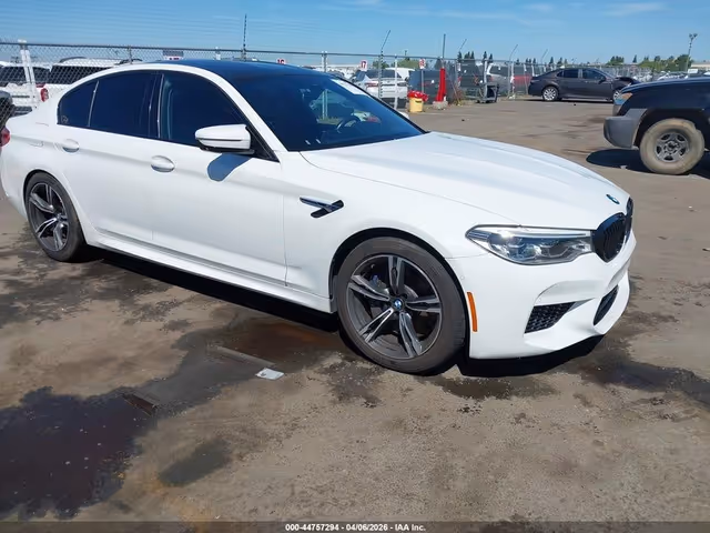 BMW M5 - фото 1