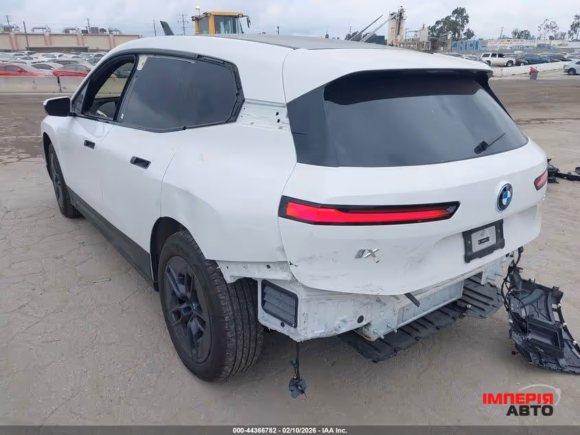 BMW iX - фото 4