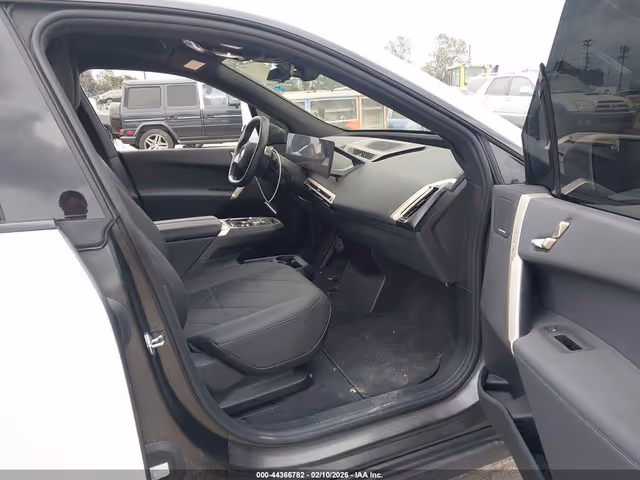 BMW iX - фото 5