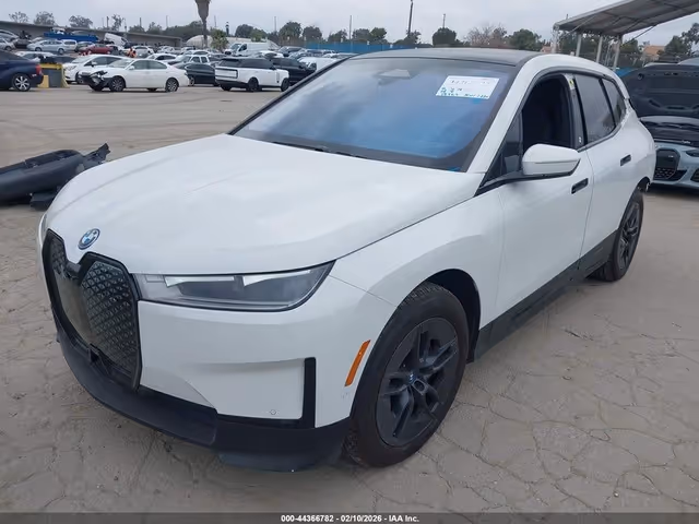 BMW iX - фото 3
