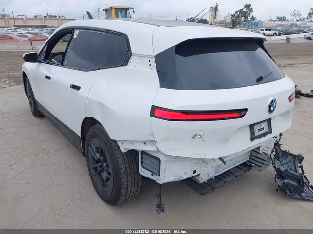 BMW iX - фото 4