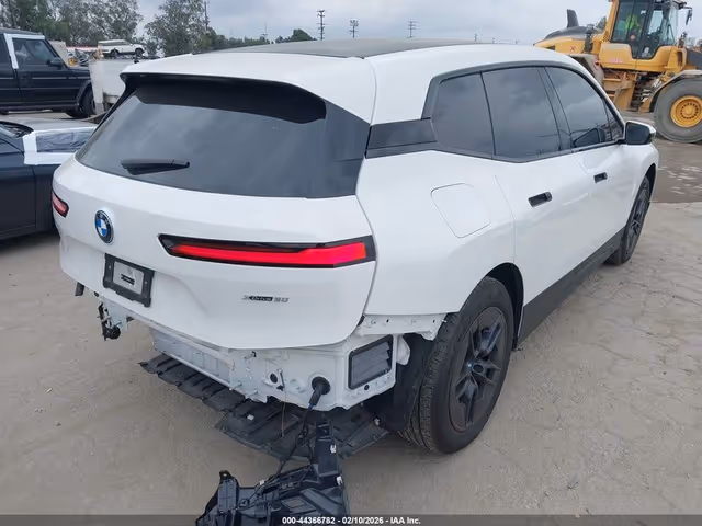 BMW iX - фото 2