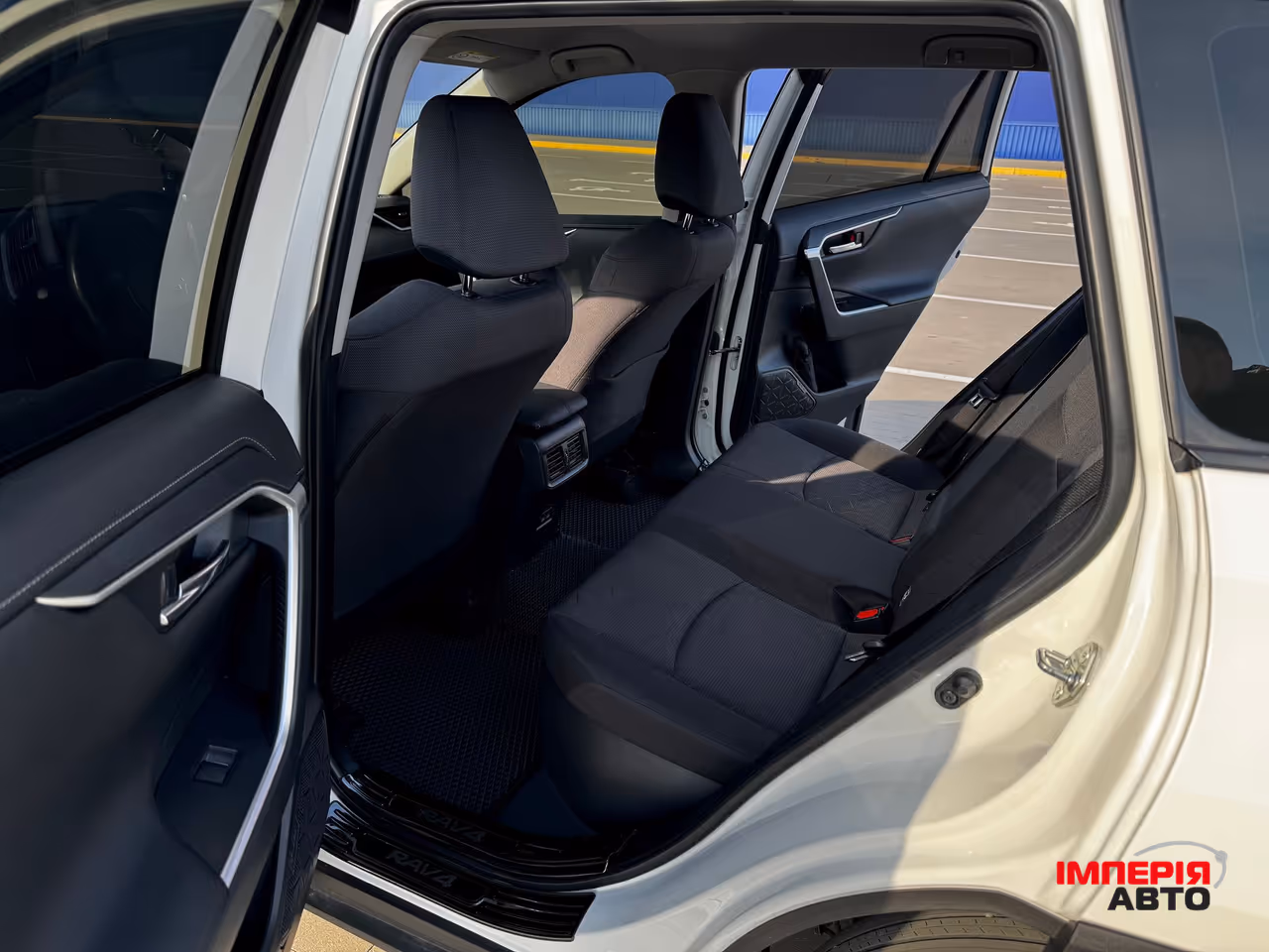 Toyota RAV4 - фото 10