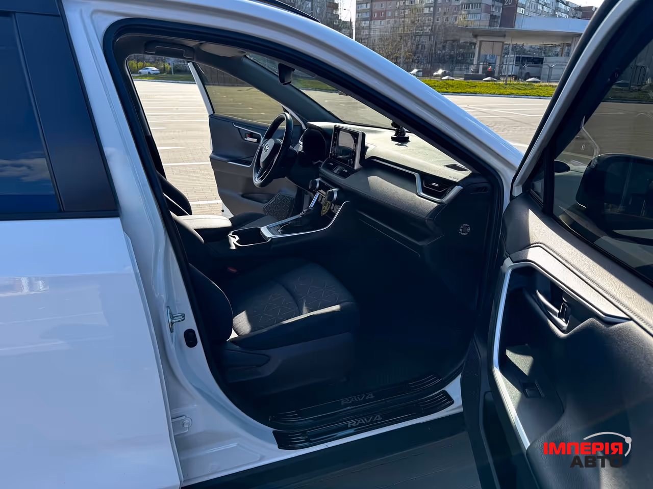 Toyota RAV4 - фото 12