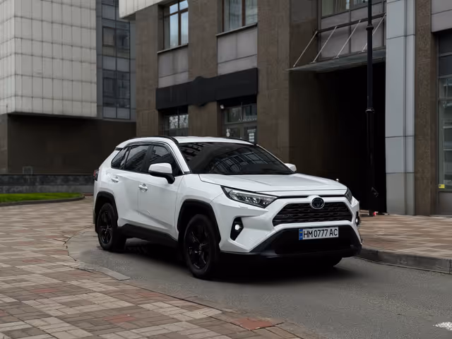 Toyota RAV4 - фото 2