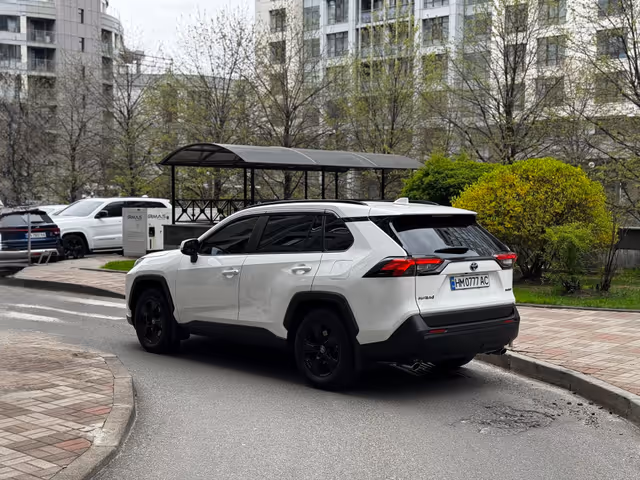 Toyota RAV4 - фото 5