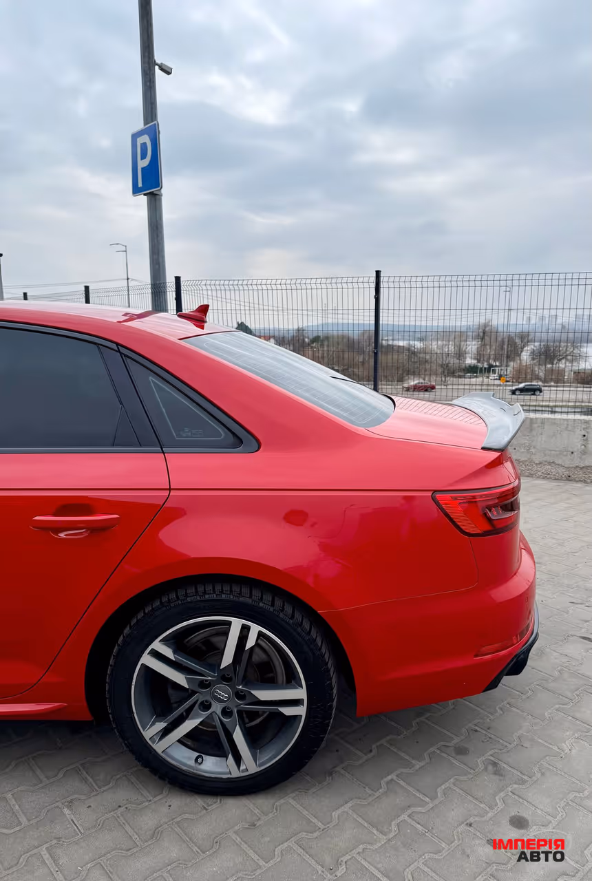 Audi A4 - фото 10
