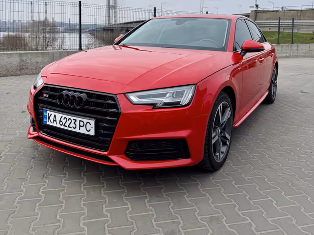 Audi A4 - фото 1