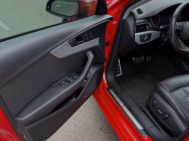 Audi A4 - фото 3