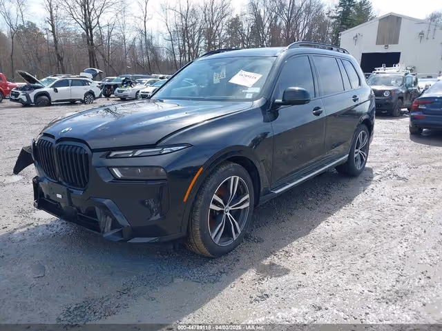 BMW X7 - фото 1