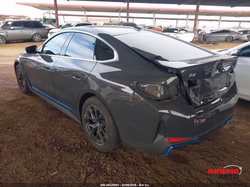 BMW i4 - фото 3