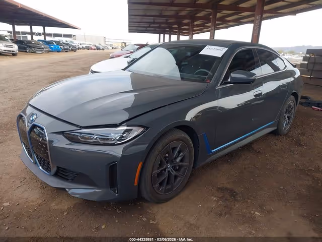 BMW i4 - фото 2