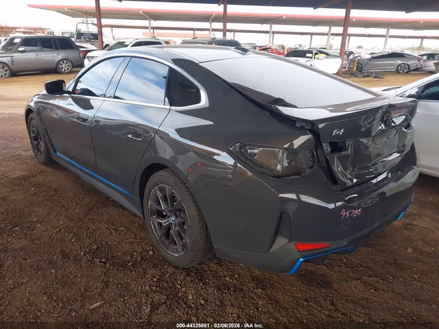 BMW i4 - фото 3