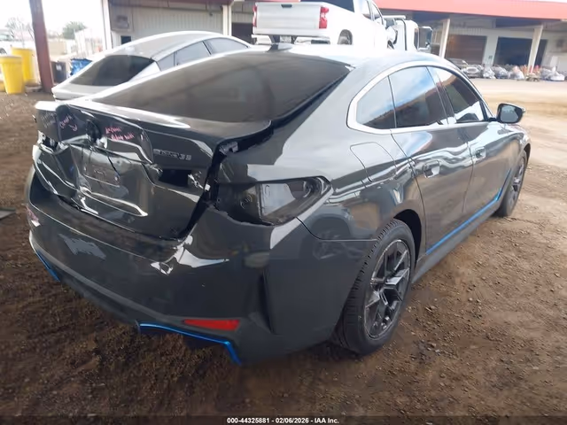 BMW i4 - фото 4