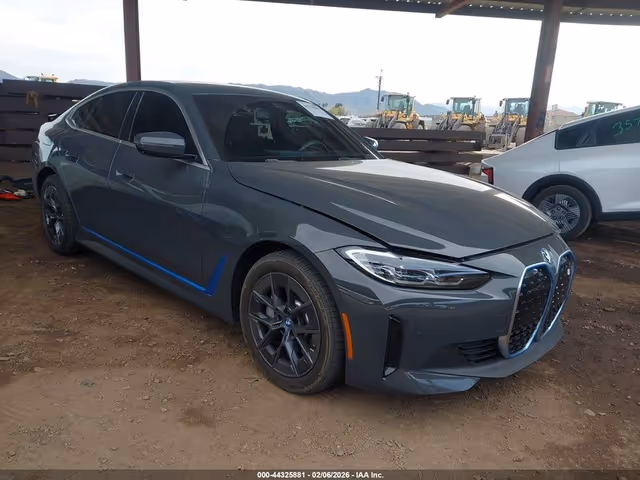 BMW i4 - фото 1