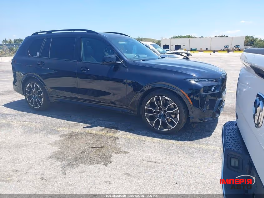 BMW X7 - фото 1