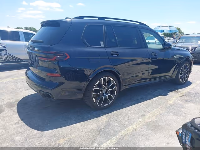 BMW X7 - фото 2