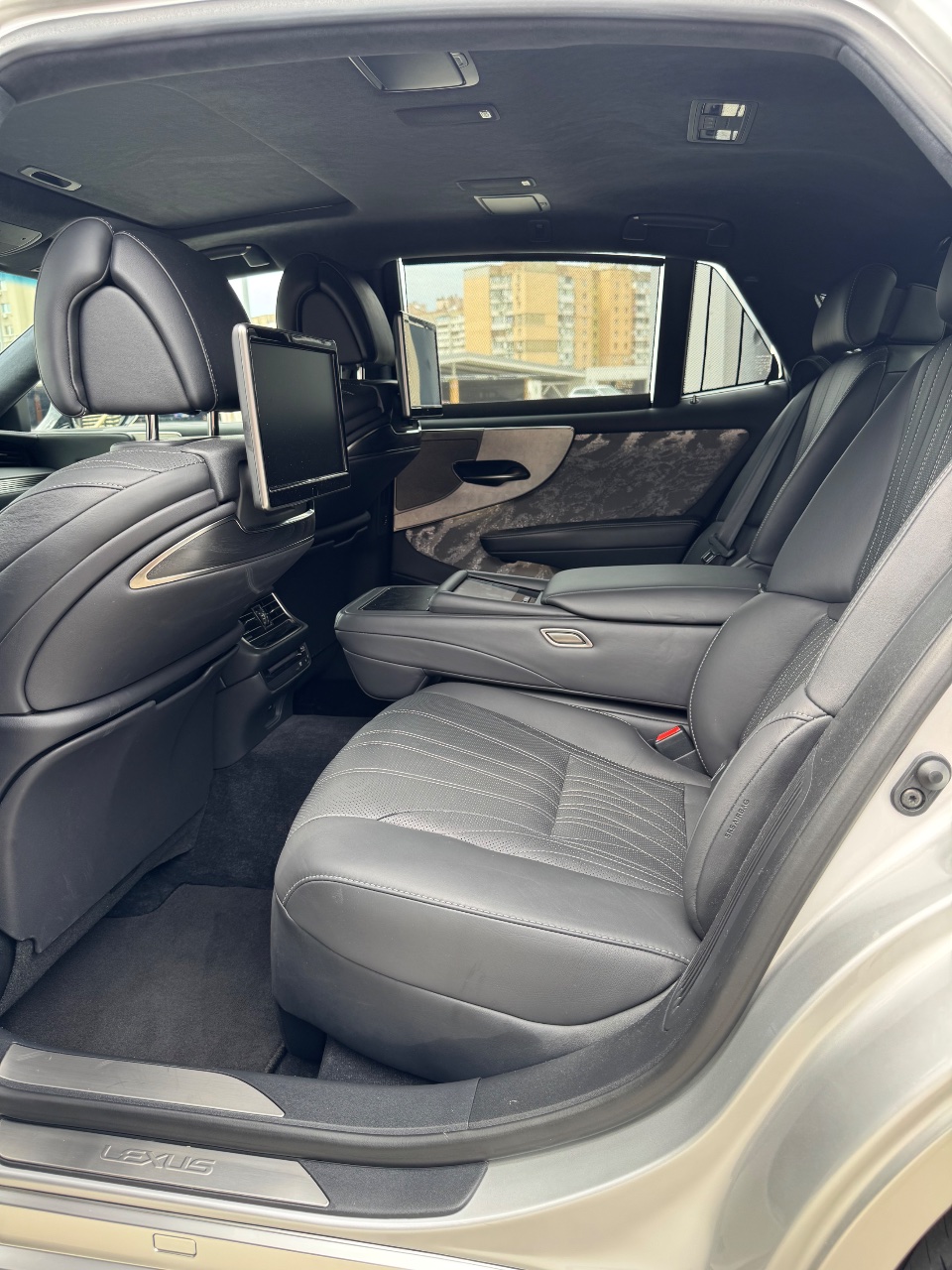 Lexus LS - фото 47