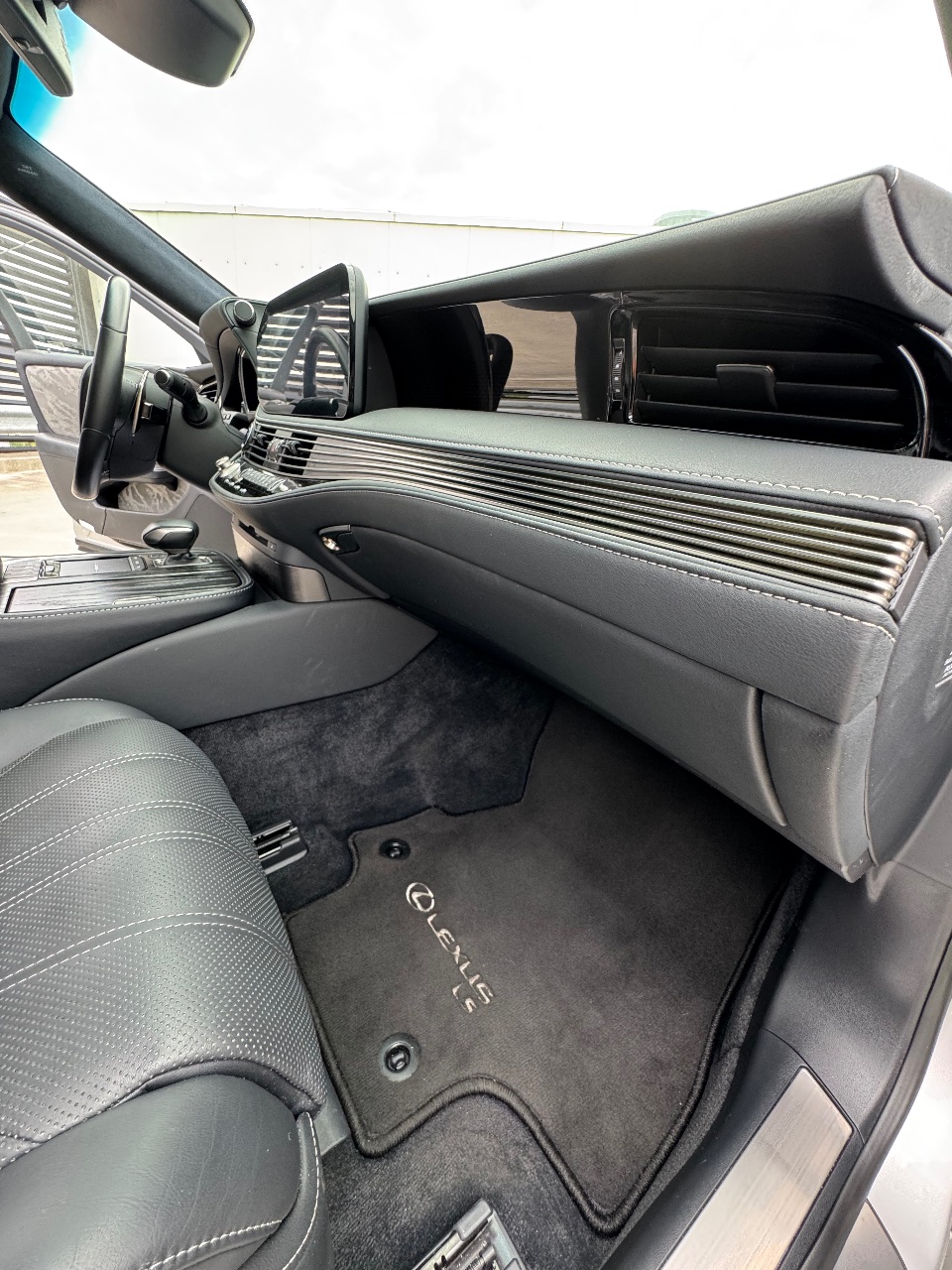 Lexus LS - фото 60