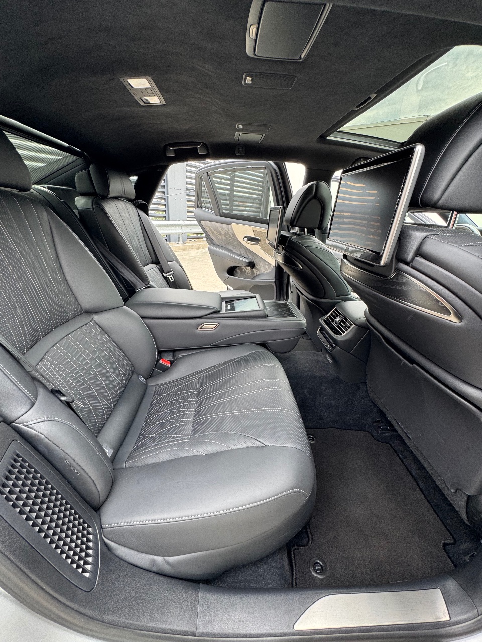 Lexus LS - фото 45