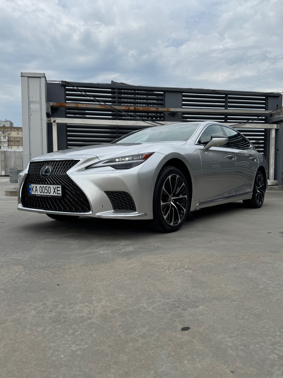 Lexus LS - фото 1