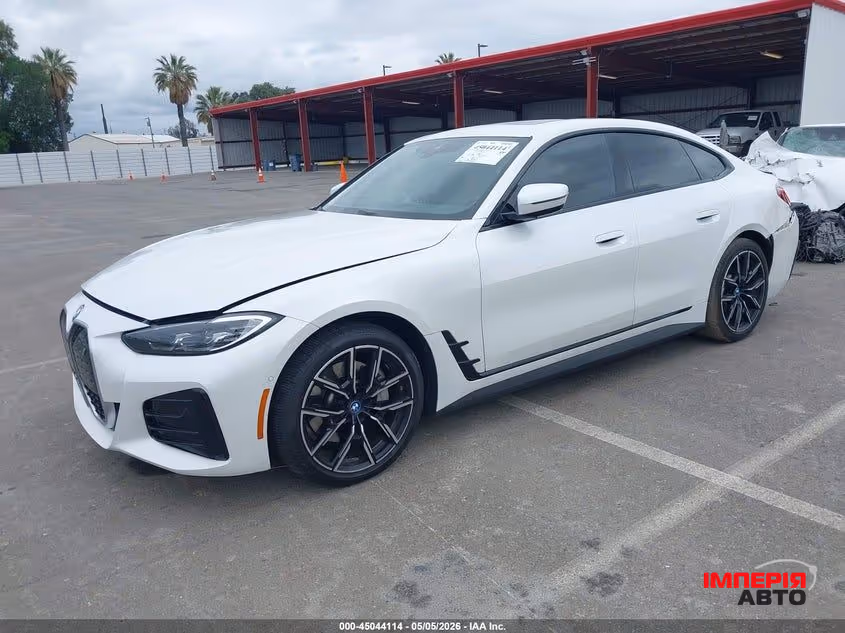 BMW i4 - фото 2