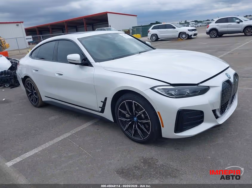 BMW i4 - фото 1
