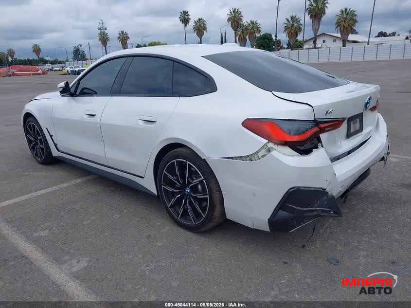 BMW i4 - фото 3