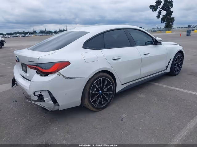BMW i4 - фото 4