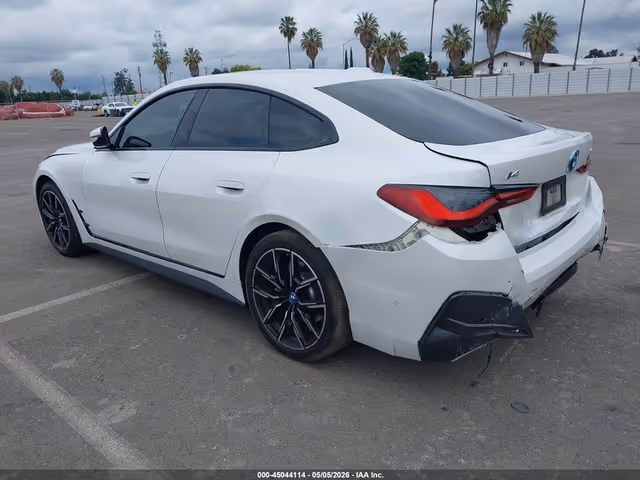 BMW i4 - фото 3